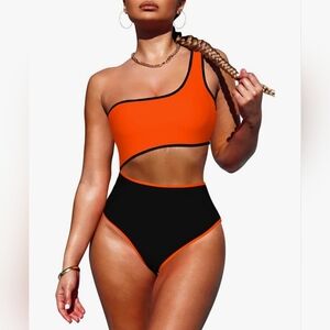 NWOT LaSuiveur One Shoulder One Piece Swimsuit Cutout Monokini Size L